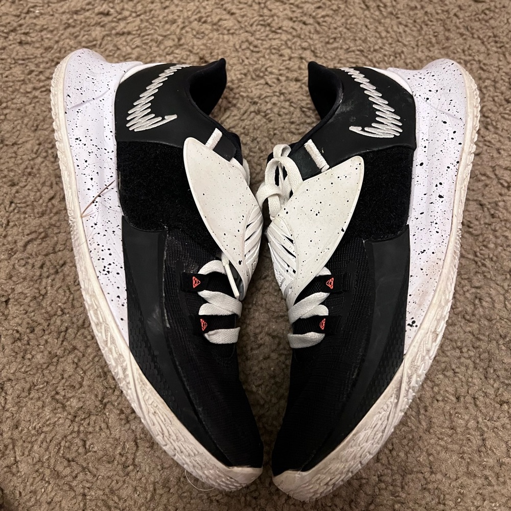 Kyrie flytrap 3 Size 10 Black